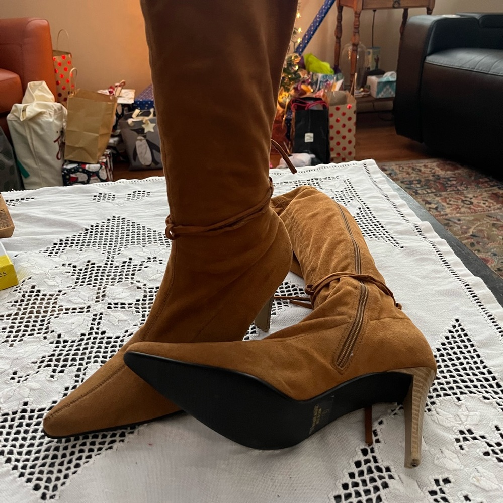 Soft Gold Suede 👢 Boots With tassels 💃🏻 🕺